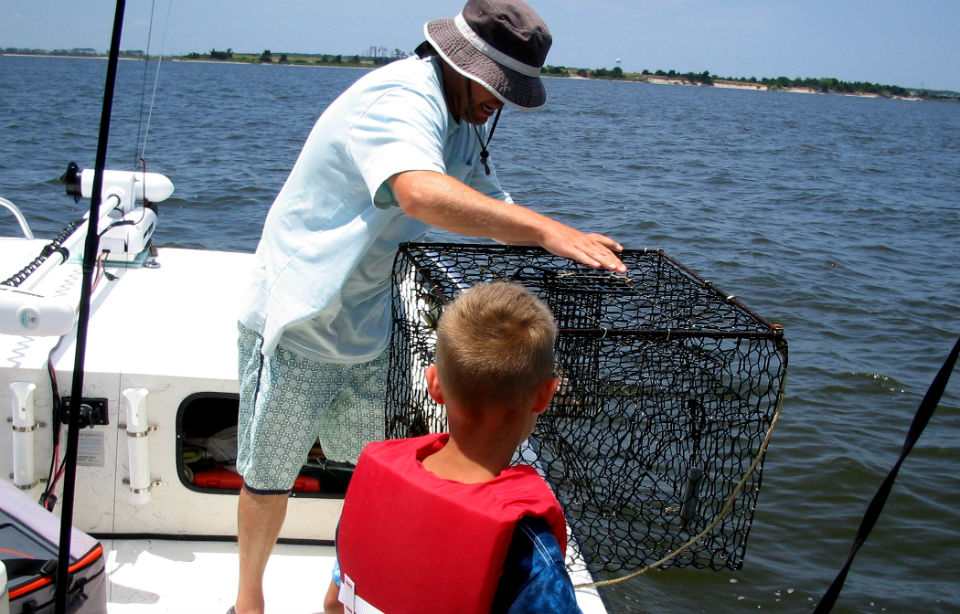 OBX kids crabbing